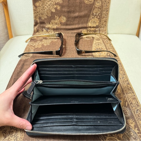 2 Coach Sunglasses Pair & Wallet Accessory Bundle - Picture 5 of 7